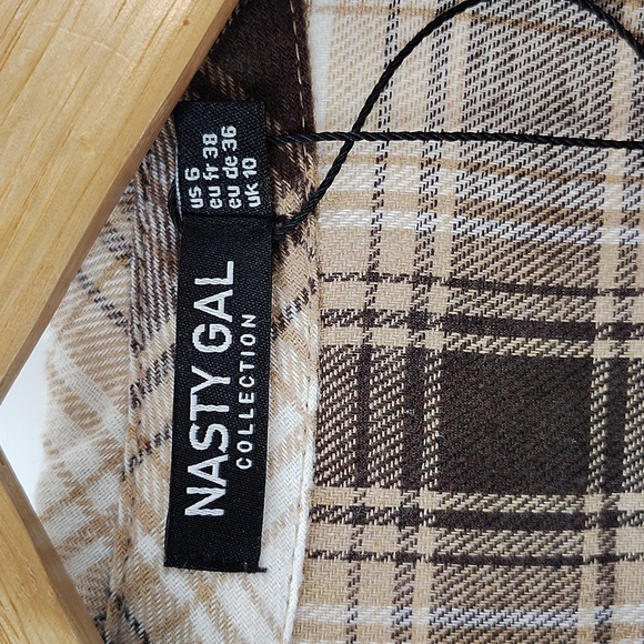 Nasty Gal Button Down Size 6 Oversized Brown And Tan Plaid Long Sleeve - Picture 2 of 3